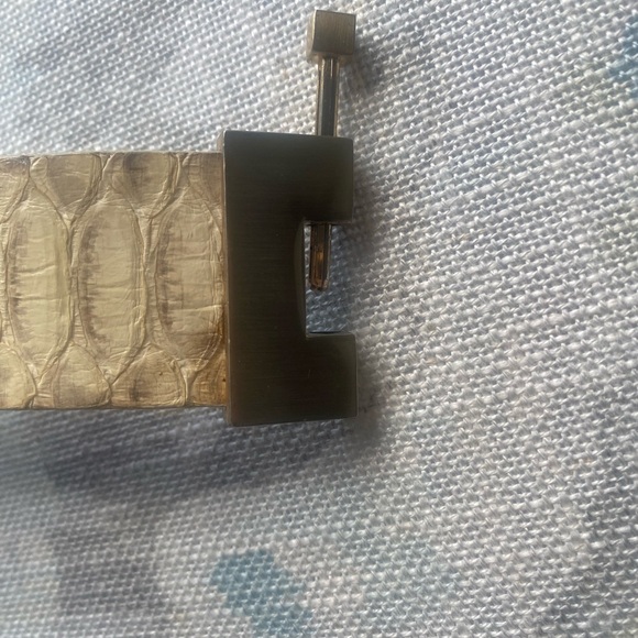 Leighelena wide leather cuff - Picture 8 of 11